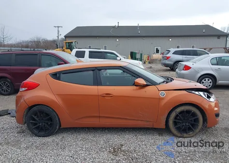 2015 Hyundai Veloster z USA, uszkodzony, nr VIN KMHTC6AD1FU238641